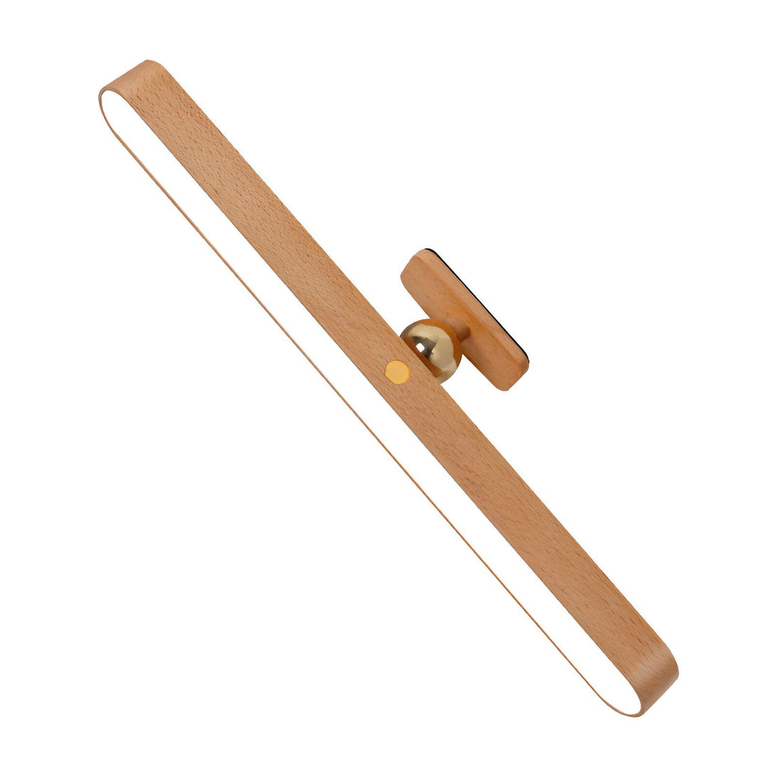 Une applique murale en bois avec une lumière LED intégrée. La lumière est orientable grâce à une rotule en laiton. L'applique est fixée au mur par une plaque en métal. BE-3305924292,