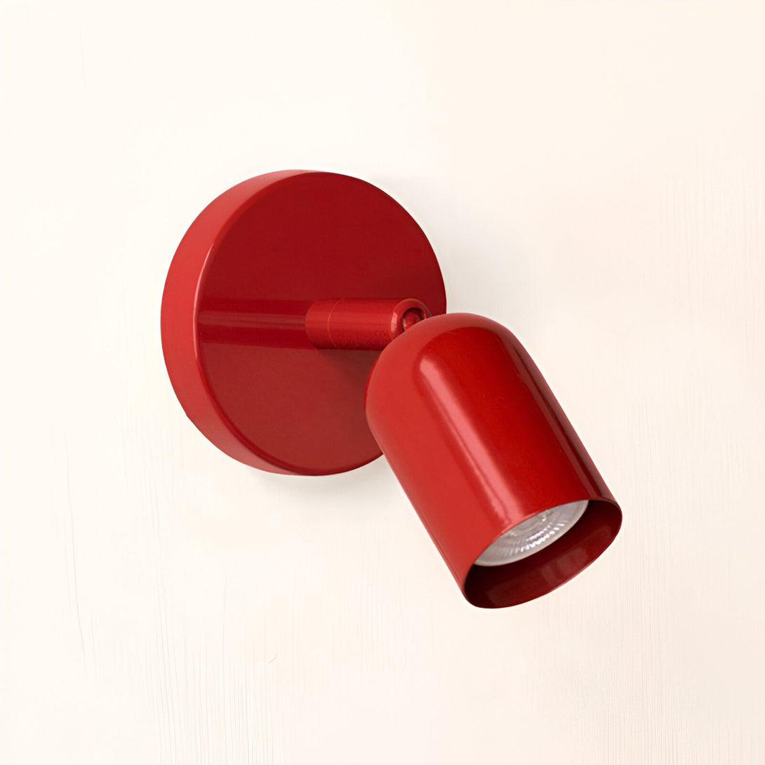 Une applique murale rouge avec un abat-jour rond en métal. L'applique est fixée au mur par une plaque ronde. L'ampoule est de type LED. L'applique est idéale pour éclairer un coin lecture ou un bureau. TE-7309564863,TE-9853195267,TE-7522380383,TE-5658803926,TE-5821050316,TE-2589592698,TE-4180751216,TE-4496791870,TE-8887859868,TE-6287220465,TE-2747845370,TE-8944461651,TE-4374213783,TE-7194732947,TE-2718848030,