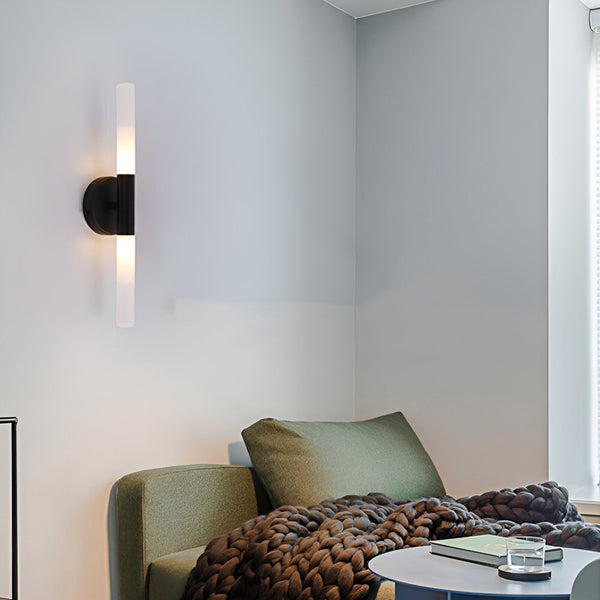 Une image d'une applique murale de salle de bain. L'applique est noire et blanche, avec un design moderne et élégant. L'applique est parfaite pour une salle de bain, une chambre ou un couloir. MI-9711354888,MI-0752307630,MI-7726950064,MI-8950282194,