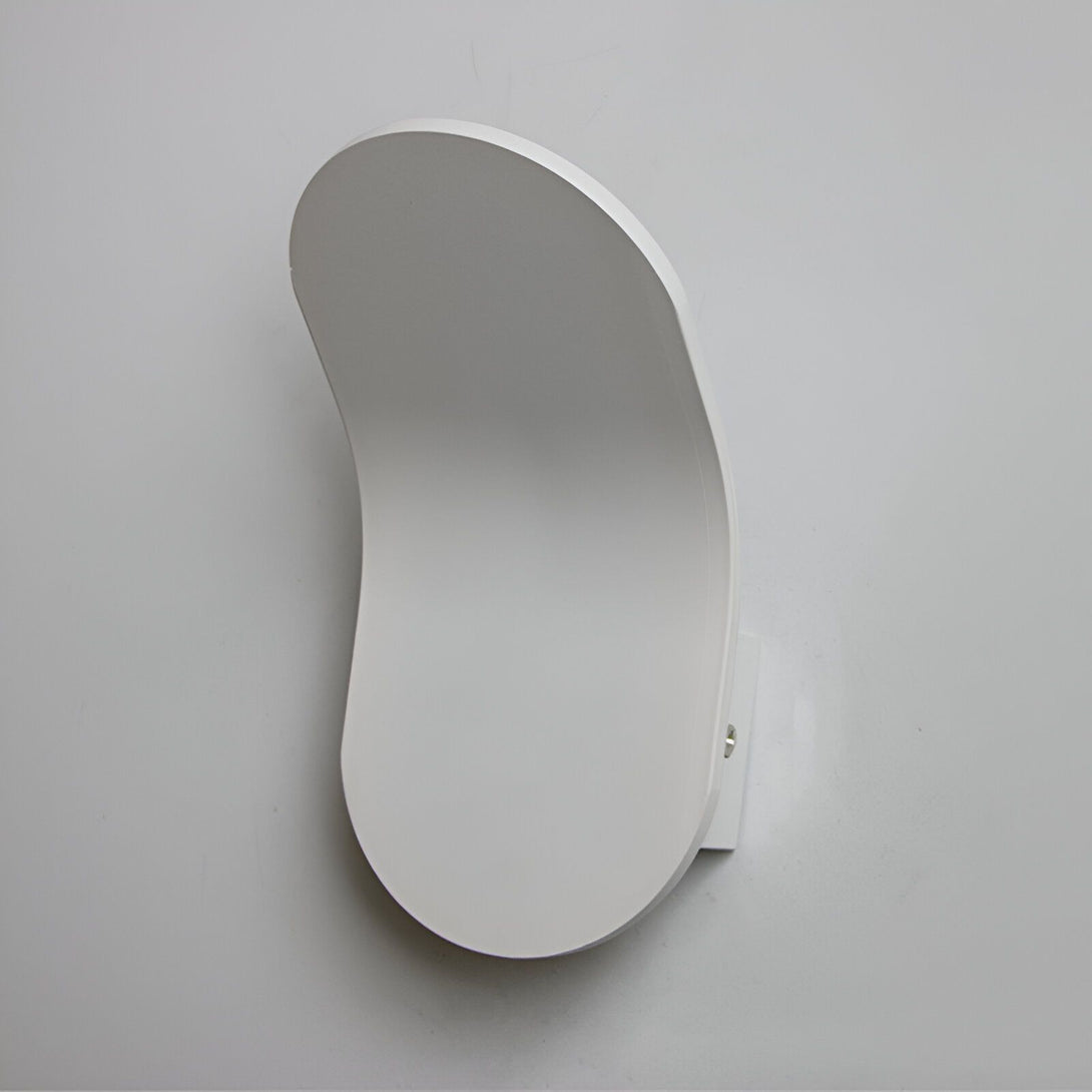 Une applique murale blanche en forme de haricot. DE-8054556632,DE-0853481989,DE-2502387817,DE-7283470557,DE-6011146961,DE-3639032594,DE-4151317678,DE-0168772612,DE-6626641387,DE-2260219322,DE-6307227001,DE-3738266372,DE-8511010173,DE-7036764996,DE-4587051241,DE-9018460893,DE-0632344601,DE-4256653104,DE-5000257235,DE-4700066563,DE-3834710490,