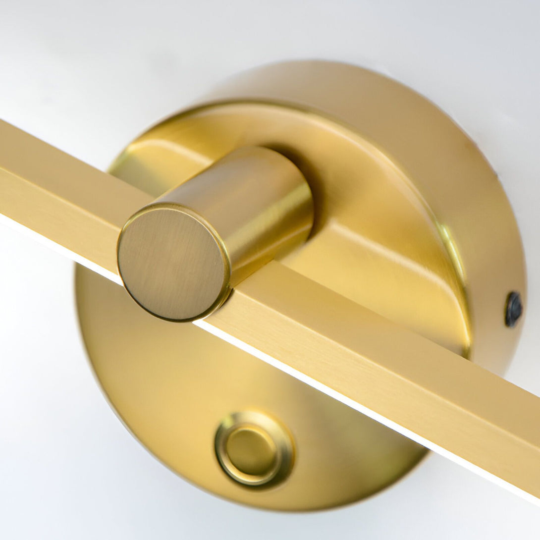 Une applique murale en laiton brossé avec un interrupteur rond et un diffuseur en verre opale. ME-6834158499,ME-298807044X,ME-9594073322,ME-5425764731,ME-4242394632,ME-8956104360,ME-6143226717,ME-8366071057,ME-6572957039,ME-7723649002,ME-2300392488,ME-4531599233,ME-2192844751,ME-7933107605,ME-947367516X,ME-0064659658,ME-6794960591,ME-1580687326,