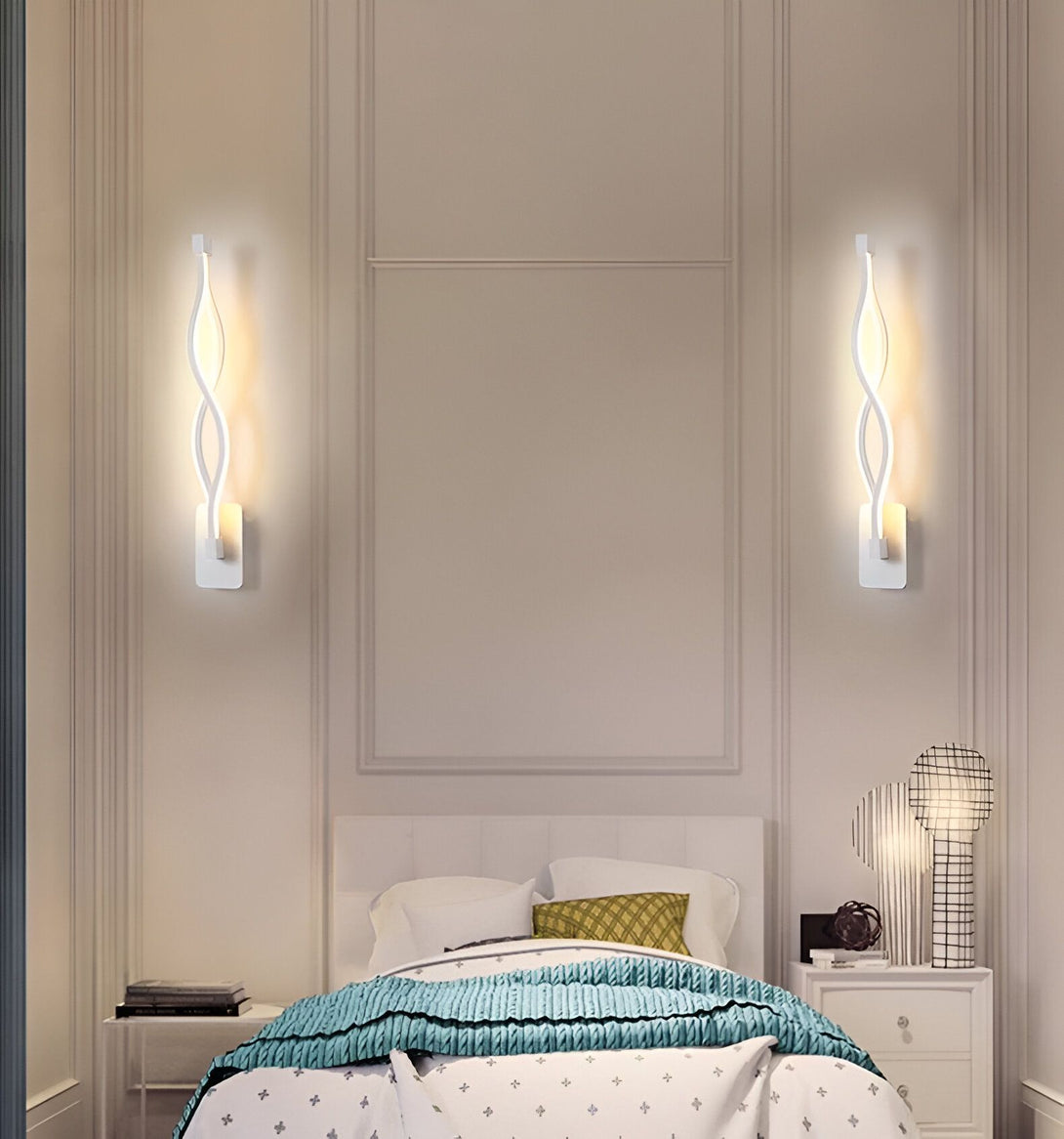 Une image d'une chambre à coucher avec deux appliques murales blanches en forme de vague. AR-8909787996,AR-6452401416,AR-6742959568,AR-4262249980,