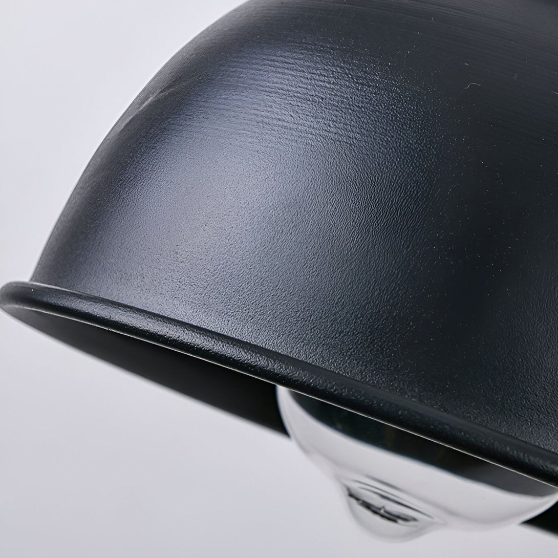 Une image d'un abat-jour noir en métal avec une forme de cloche. LA-3532870835,LA-7331102605,