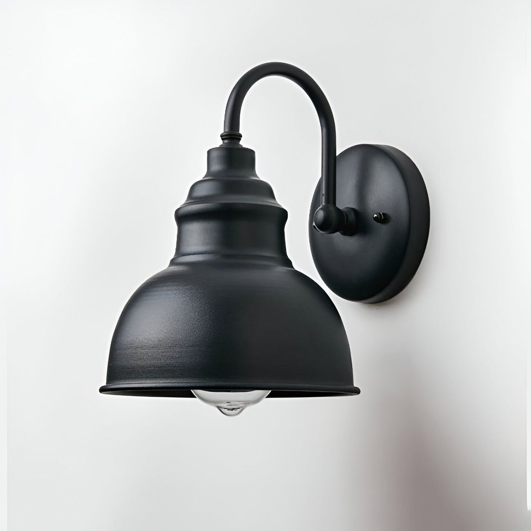 Une applique murale extérieure noire avec un abat-jour en forme de cloche. LA-3532870835,LA-7331102605,