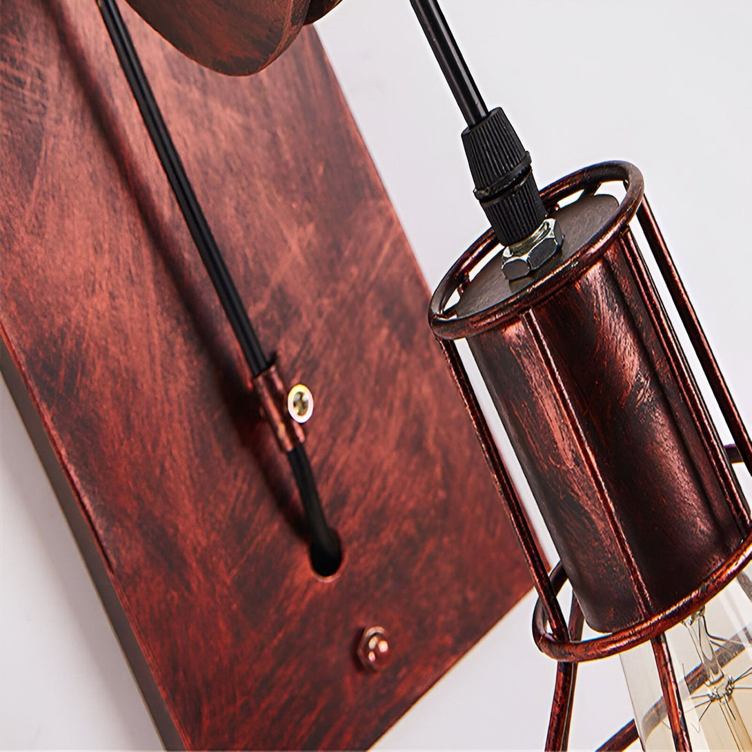 Une applique murale industrielle avec une cage en métal et une ampoule à filament. JO-990895248X,JO-0941741435,JO-6688062364,JO-716467275X,