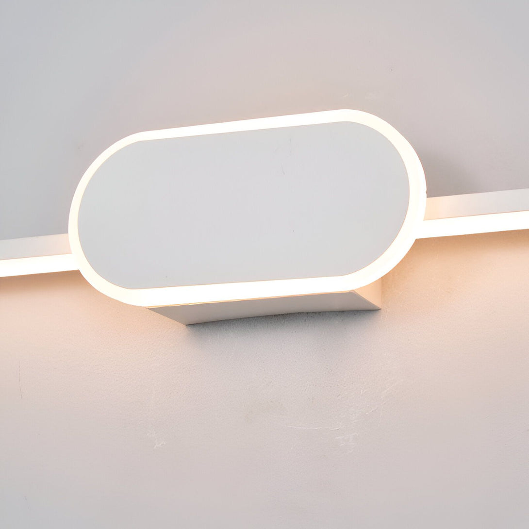 Une applique murale blanche en forme d'ovale avec une lumière LED intégrée. MI-6915102337,MI-0330593730,MI-5996903350,MI-4259598651,MI-4648252829,MI-2554064091,MI-7292630022,MI-4805443642,MI-0099100045,MI-6455049896,MI-0051394502,MI-854697764X,