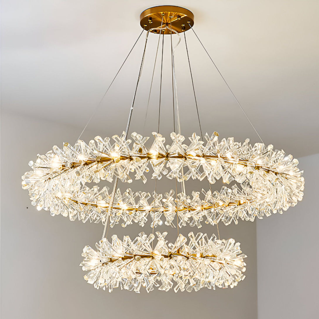 Un lustre doré à LED en forme de spirale avec des cristaux transparents. EK-1487295170,EK-2785100514,EK-4427580491,EK-6790730826,