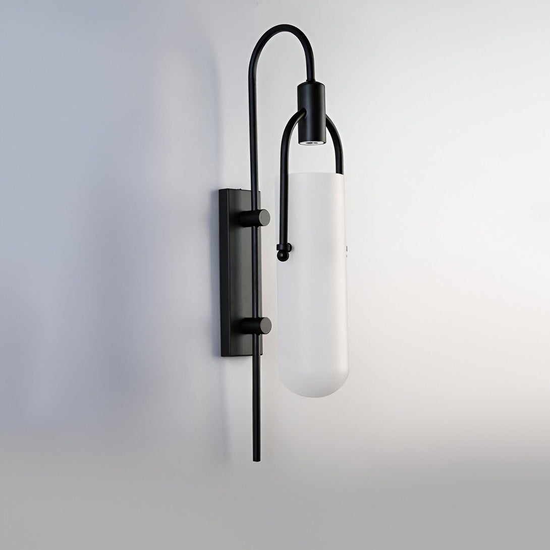 Une applique murale noire avec un abat-jour en verre blanc. ES-2484930887,ES-5612768230,ES-0022150080,ES-6055592797,ES-8057480351,ES-6019174972,ES-947368861X,ES-3587232709,