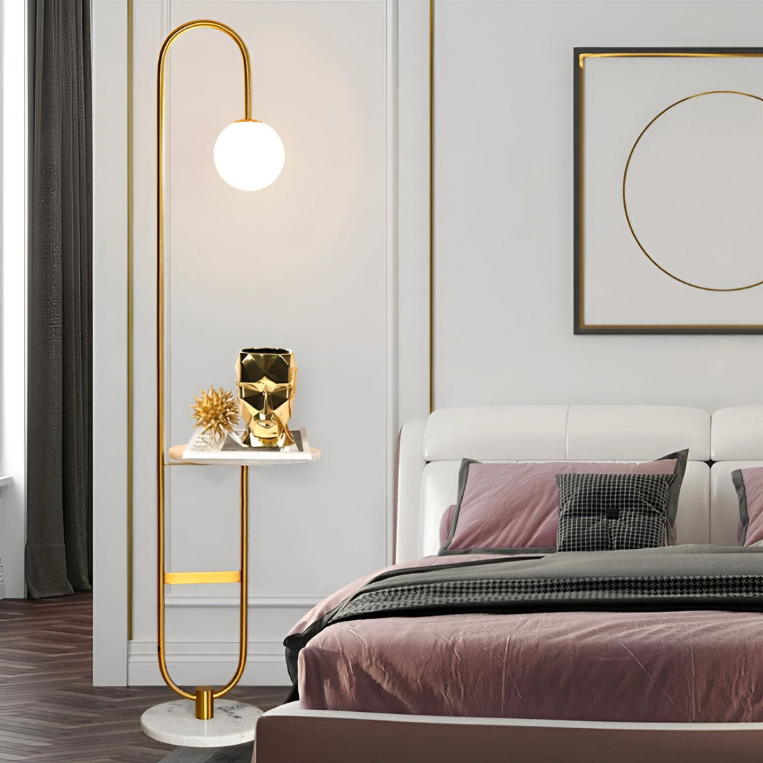 lampadaire doré avec une table en marbre blanc et une sphère en verre blanc LA-5213525032,LA-9607473531,LA-1687313180,