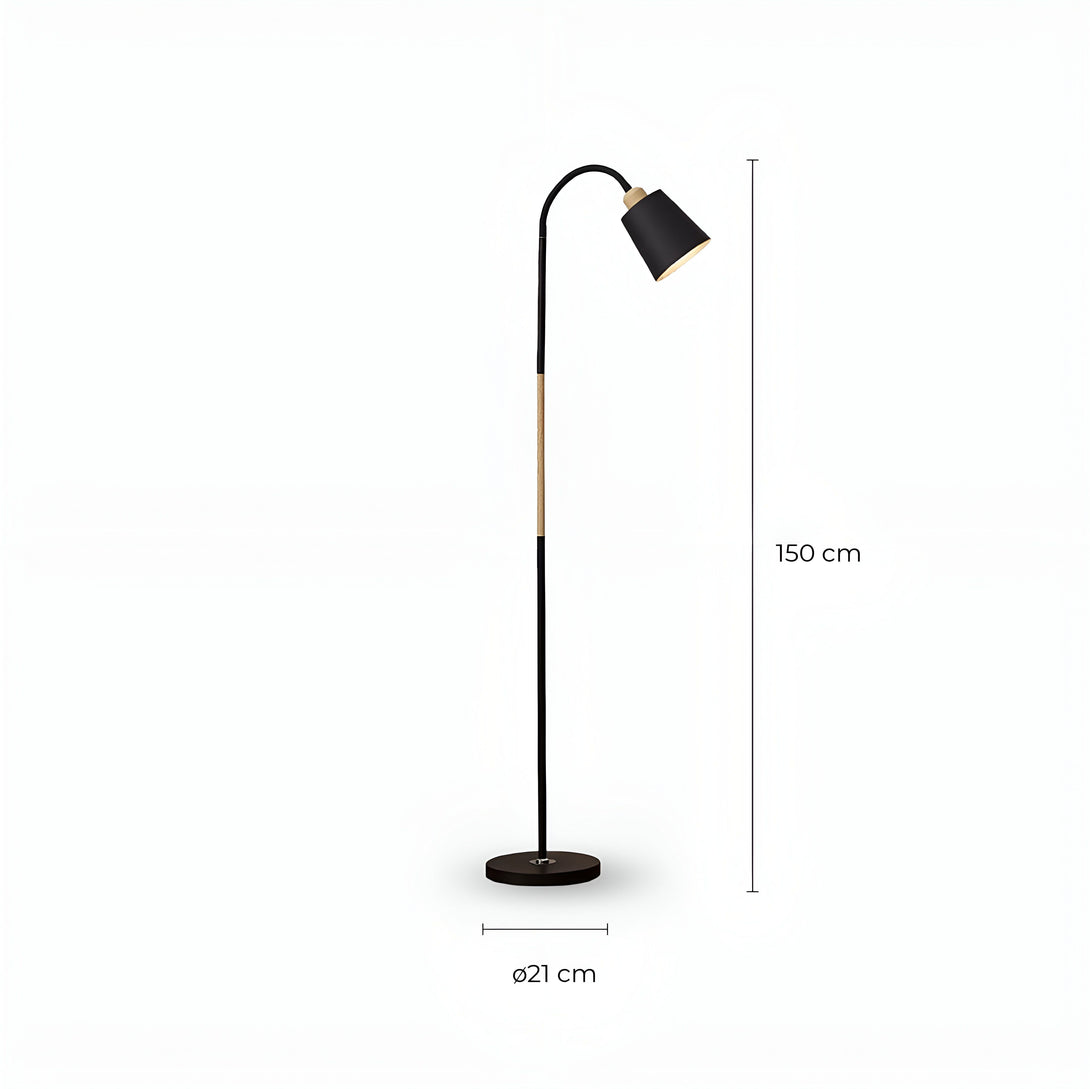 lampadaire scandinave en acier et bois. Il est de couleur noire et possède un abat-jour en métal. Le lampadaire est également équipé d'un variateur d'intensité lumineuse. SV-6826327228,SV-1292325151,