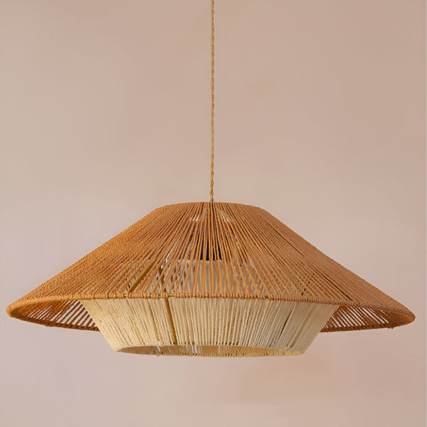 Une suspension luminaire en forme de soucoupe volante en corde beige et blanche. PA-5806900002,PA-698339092X,PA-4809261905,PA-5938368731,PA-526914896X,PA-1866272756,