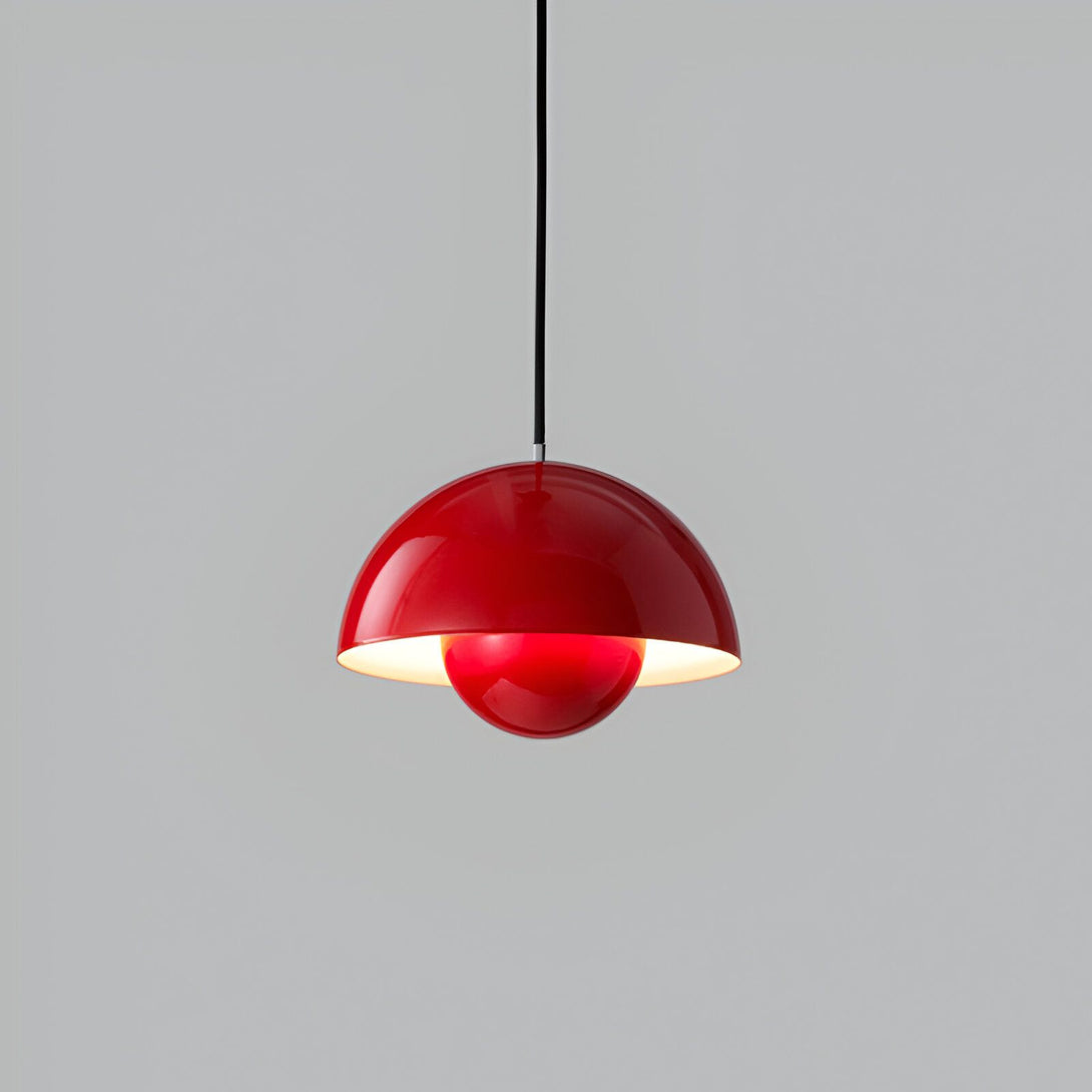 Une suspension rouge en forme de tulipe avec une lumière blanche à l'intérieur. ET-2088625054,ET-4141448087,ET-3713567360,ET-9366259863,ET-968898597X,ET-4184751059,ET-4381876865,ET-4450445309,