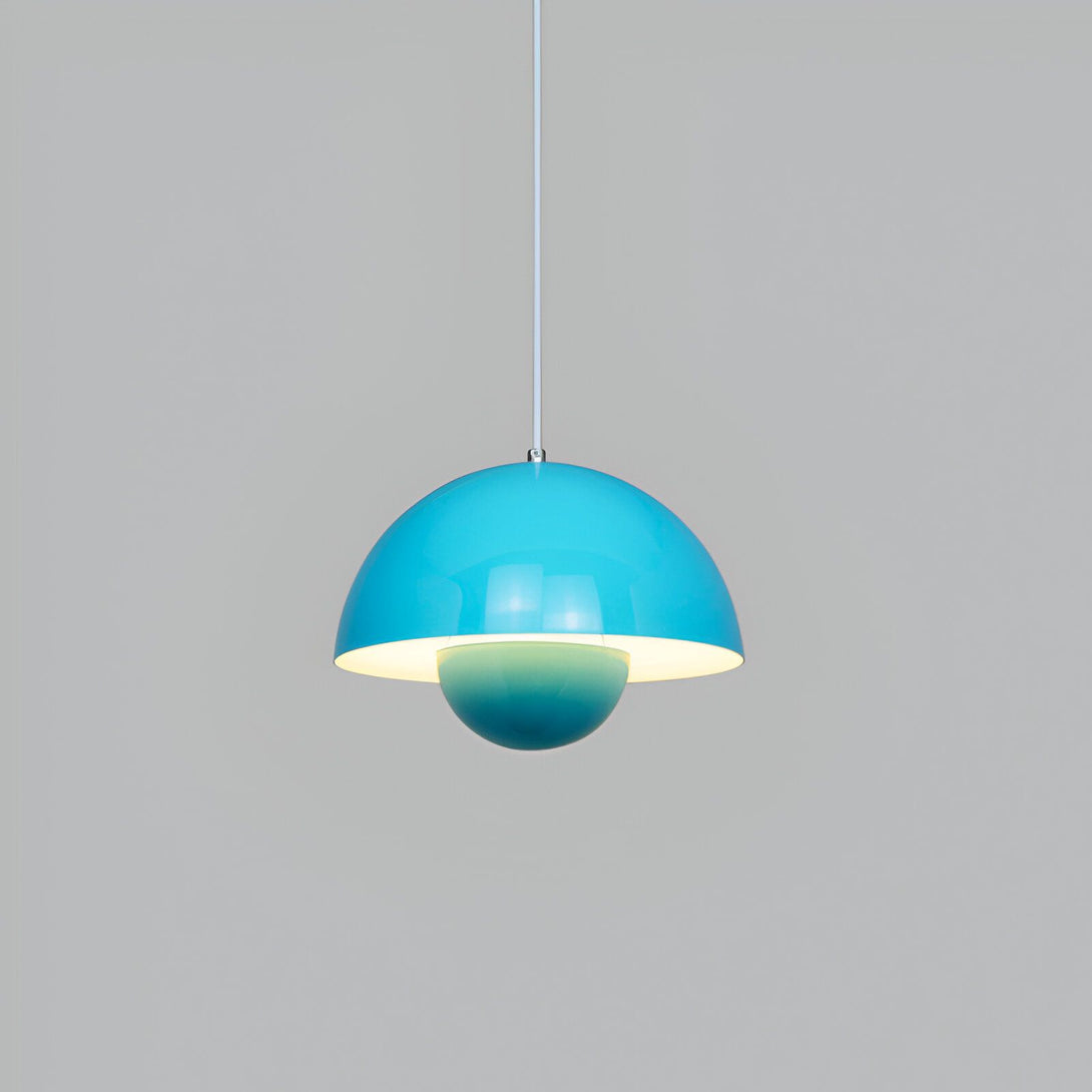 Une suspension en métal de couleur bleu turquoise de forme arrondie avec une ouverture en dessous qui diffuse la lumière. ET-2088625054,ET-4141448087,ET-3713567360,ET-9366259863,ET-968898597X,ET-4184751059,ET-4381876865,ET-4450445309,