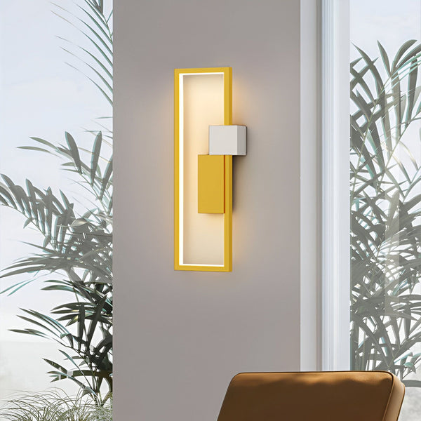 Une applique murale rectangulaire en métal doré avec un éclairage LED blanc. AD-718775941X,AD-8054736282,AD-9960319326,AD-1288437838,AD-1159819653,AD-7377223936,AD-5205637064,AD-5539732952,AD-9631753344,AD-6543558172,AD-0068474628,AD-3289554899,