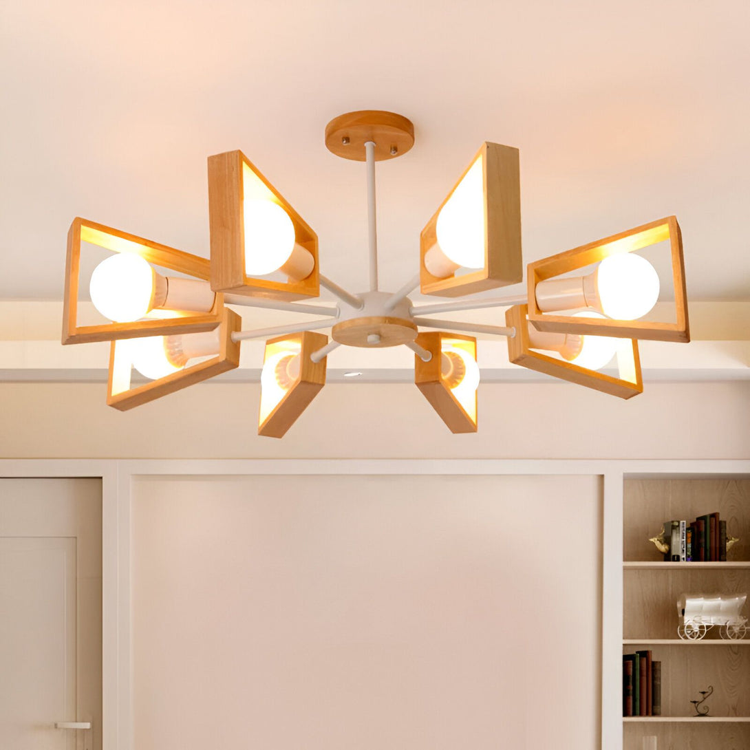 Un lustre en bois avec 8 ampoules est suspendu au plafond. Il y a des murs blancs et un sol en bois dans la pièce. BE-5273302781,BE-5278965401,BE-2072752558,BE-529962350X,BE-6323593815,BE-377997603X,