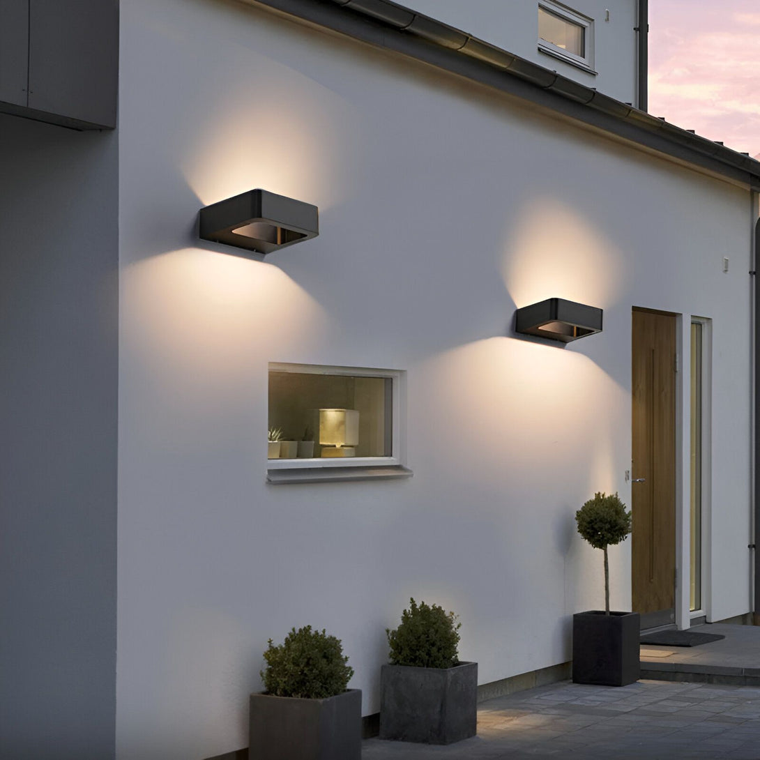 Le Luminaire Extérieur Moderne est un luminaire mural extérieur de forme rectangulaire, fabriqué en aluminium et disponible en noir ou en blanc. Il est équipé d'un module LED intégré de 10W et diffuse une lumière blanc chaud de 3000K. Ce luminaire est idéal pour éclairer les murs extérieurs de votre maison ou de votre terrasse. TI-4579808703,TI-7025145769,TI-2819352278,TI-7556450449,TI-3230127471,TI-2139594959,TI-2581547421,TI-0992319544,