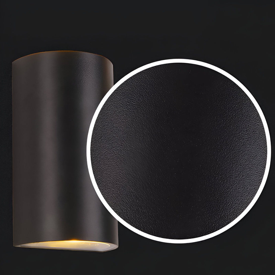 Ce produit est une applique murale d'extérieur de la collection Luminaire. Cette applique est fabriquée en aluminium et possède une finition noire texturée. Elle est dotée d'un diffuseur en verre opale qui permet de diffuser une lumière douce et agréable. Cette applique est idéale pour éclairer les murs de votre terrasse ou de votre balcon. TE-105722894X,TE-9867511018,TE-1150191112,TE-5928509936,TE-9548792028,TE-8734522395,TE-7402103595,TE-9926153259,