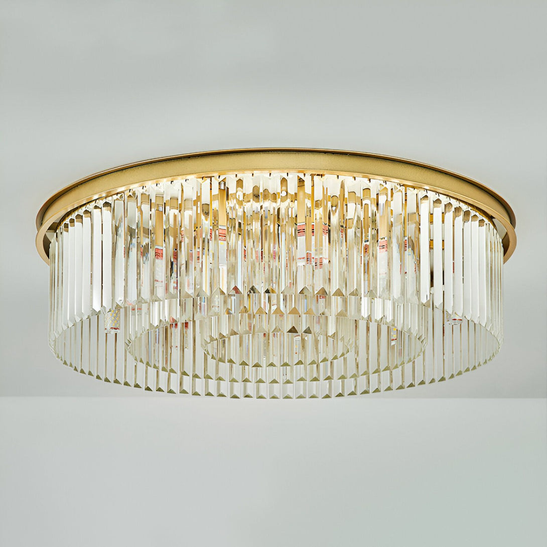 Le luminaire rond est un plafonnier de 50 cm de diamètre avec une structure en métal doré et des pampilles en cristal transparent. Il est équipé de 3 ampoules E14 de 40W max. RO-3159111202,RO-9605549875,RO-2910854310,