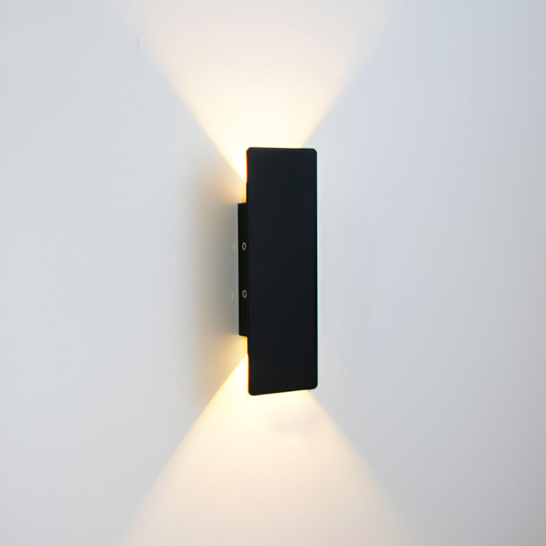 Ce produit est une applique murale pour salle de bain. Il est de couleur noire et émet une lumière chaude. Il est parfait pour éclairer une salle de bain ou un couloir. TY-7033508808,TY-8211956470,TY-964686211X,TY-5755994811,TY-9769370177,TY-6844157703,TY-726779890X,TY-9707577746,