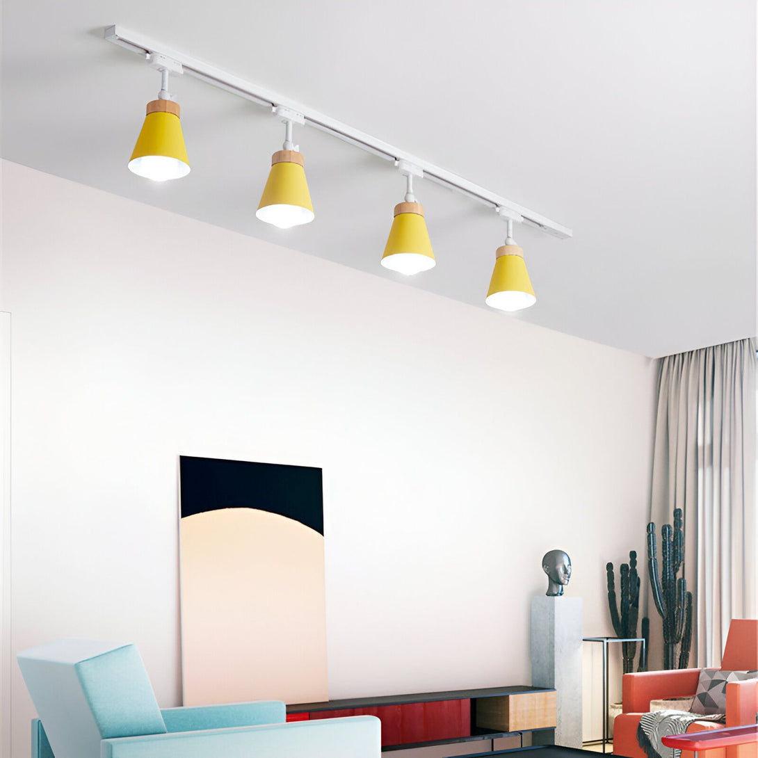 Ce plafonnier moderne est parfait pour n'importe quelle pièce de votre maison. Il est fabriqué en métal de haute qualité et présente une finition jaune élégante. Les quatre spots orientables vous permettent de diriger la lumière là où vous en avez besoin. Ce luminaire est idéal pour le salon, la salle à manger, la cuisine ou la chambre à coucher.