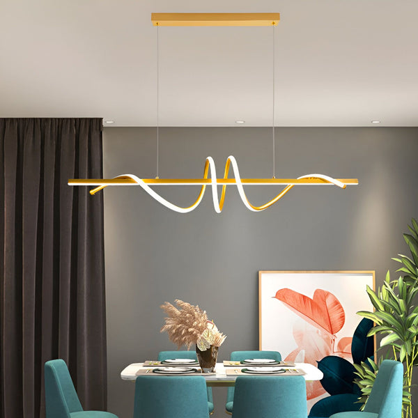 Une image d'une suspension LED moderne en forme de vague. La suspension est en métal doré et diffuse une lumière blanche. Elle est idéale pour éclairer une salle à manger ou un salon. AP-0901762881,AP-1618834142,AP-6514443605,AP-6761334101,AP-9463756450,AP-5113292834,AP-6872155620,AP-1633037843,