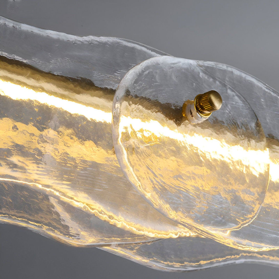 Le luminaire Verre Design est une applique murale en verre soufflé à la main. Sa forme organique et ses détails raffinés en laiton massif lui confèrent un look à la fois moderne et élégant. Cette applique est idéale pour créer une ambiance chaleureuse et accueillante dans votre intérieur. VE-152859987X,VE-1786463202,VE-6110644315,