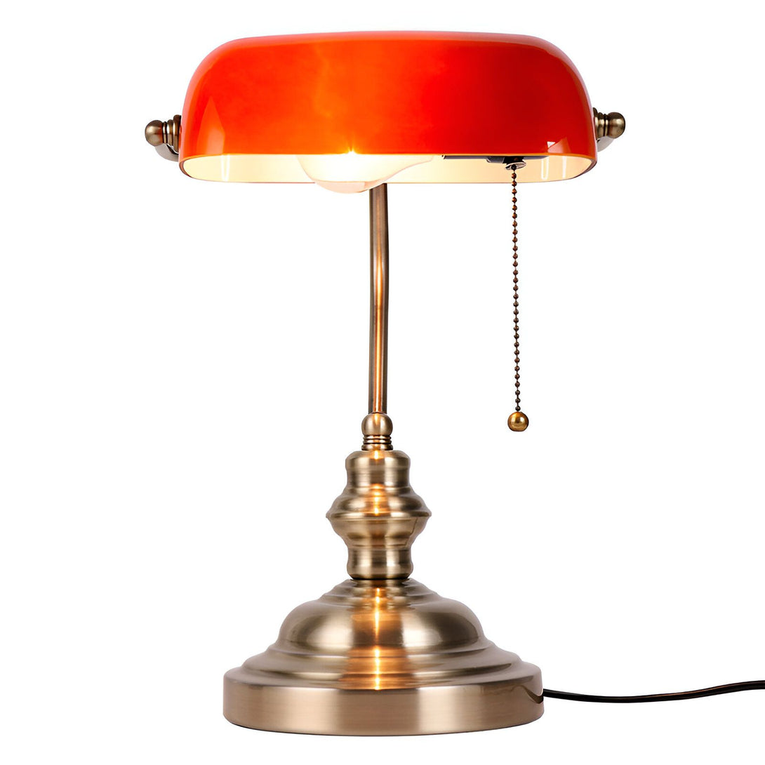 Lampe de bureau vintage avec abat-jour rouge en verre et base en métal. La lampe est munie d'un cordon d'alimentation avec interrupteur et d'une douille E14. VI-6000882076,VI-6355337148,VI-411590576X,VI-8627305870,