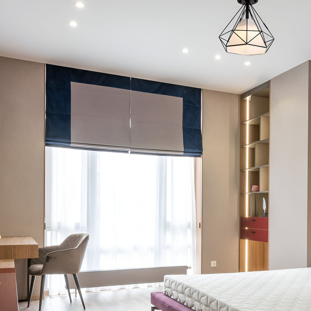 Une chambre avec un lit, une chaise, un bureau, des rideaux et une armoire. PI-9702349265,PI-6032452158,