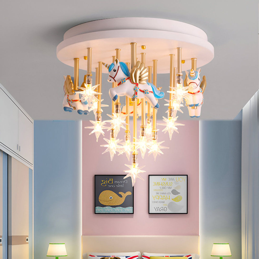 L'image représente un lustre pour chambre d'enfant. Il est de couleur blanche et rose et est décoré de licornes et d'étoiles. BE-9183421793,BE-3479320163,BE-6668561217,BE-2002200505,BE-8618511196,BE-1407408461,BE-0246127430,BE-9762690311,BE-6020376060,BE-6910827538,BE-4297456265,BE-4751097350,BE-7992191374,BE-3092299914,BE-0546137628,BE-6110654736,