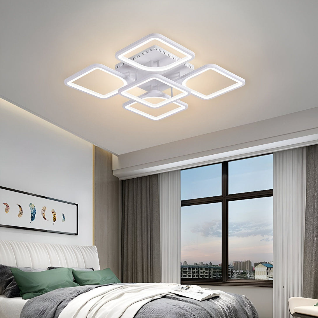 Un plafonnier LED carré blanc est fixé au plafond. Il est composé de quatre carrés lumineux. LO-1375891898,LO-0522759459,