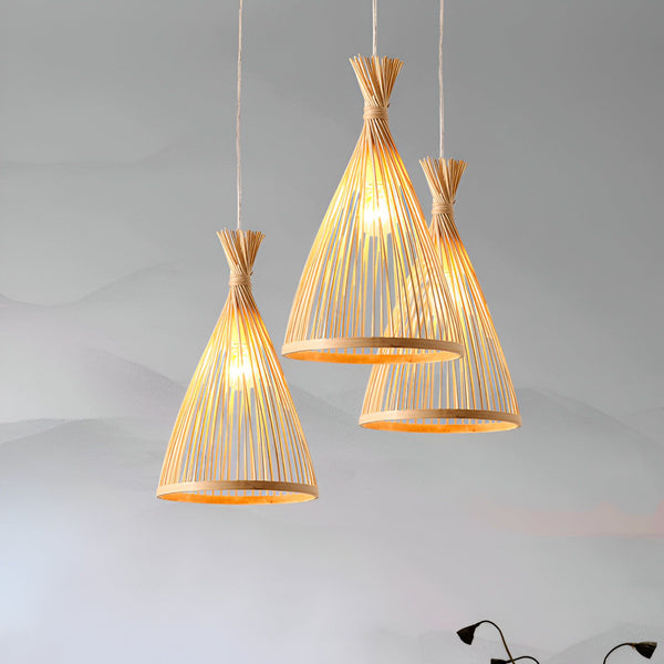 Suspension luminaire bambou intérieur. Ces suspensions en bambou naturel apporteront une touche d'exotisme à votre décoration. Parfait pour une ambiance chaleureuse et tamisée. TY-209581651X,TY-4386407448,