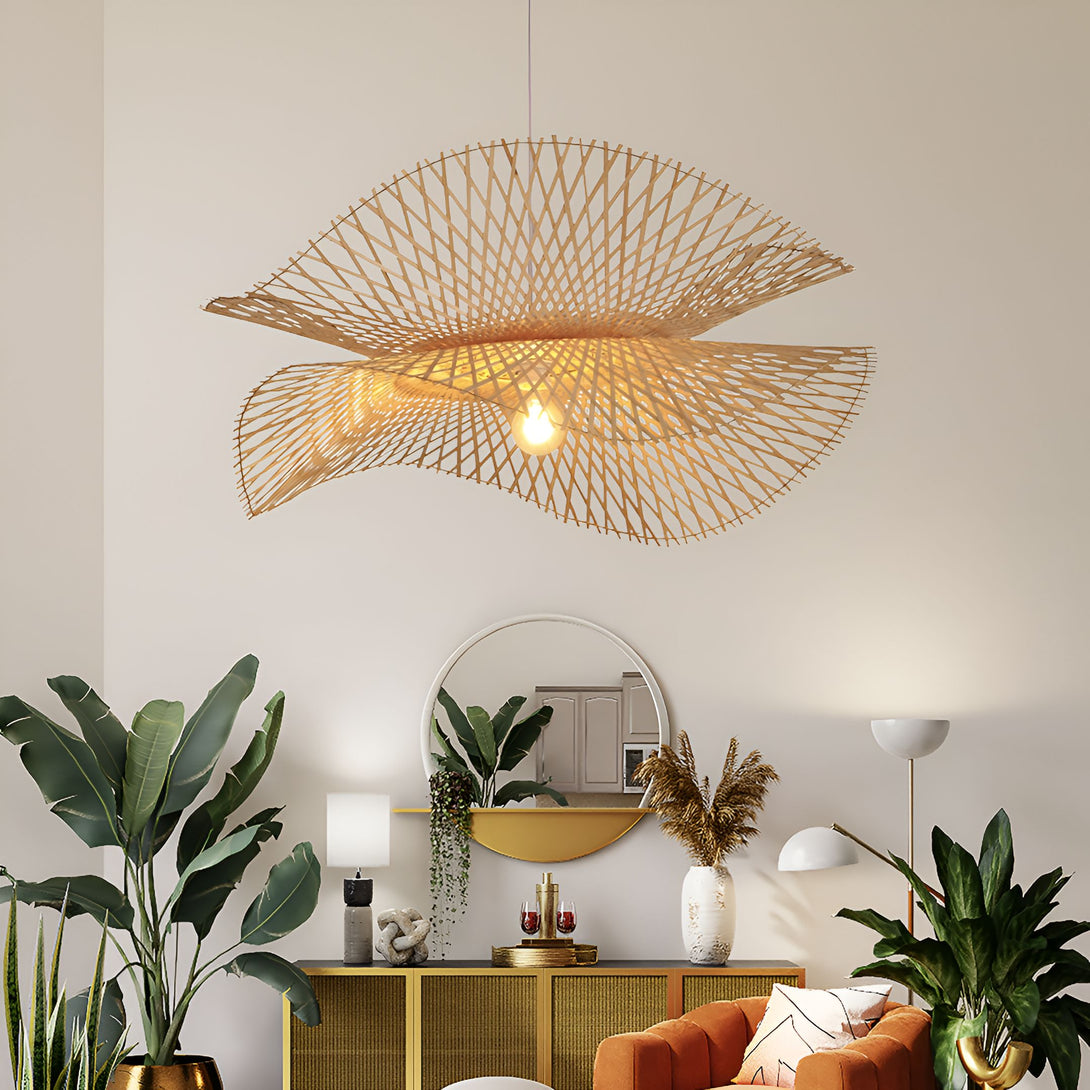 Suspension luminaire bohème en bambou tressé main. Cette suspension bohème en bambou tressé main est fabriquée à partir de matériaux naturels et durables. Elle est dotée d'un design unique et élégant qui ajoutera une touche bohème à votre intérieur. Cette suspension est parfaite pour les salons, les chambres à coucher et les salles à manger. SA-3870349573,SA-2370069996,SA-1886852669,SA-5300493295,