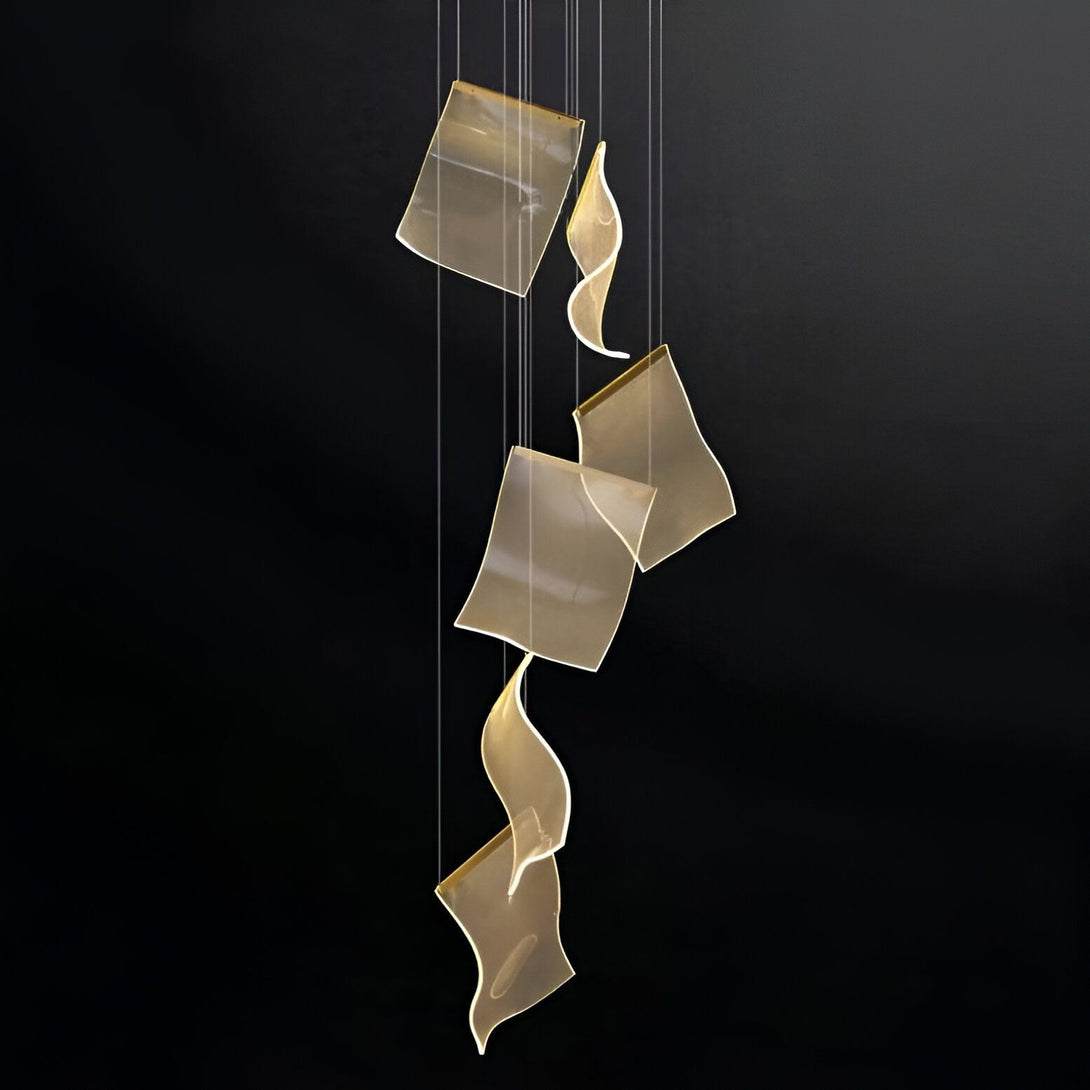 Une image d'une suspension en métal doré et de feuilles de verre transparent. EO-9689709232,EO-7358569601,