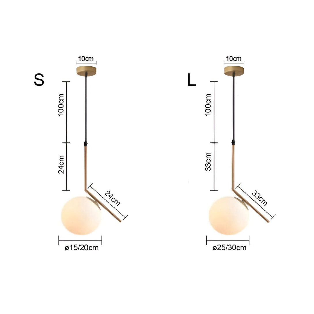 Deux suspensions en métal doré avec des abat-jour en verre opalin blanc. La suspension de gauche mesure 100 cm de haut et 24 cm de large. L'abat-jour mesure 20 cm de diamètre. La suspension de droite mesure 100 cm de haut et 33 cm de large. L'abat-jour mesure 30 cm de diamètre. FE-3459609133,FE-9040517908,FE-5627864389,FE-7738157771,FE-1968940251,FE-7468479674,FE-684080173X,FE-377660493X,FE-9250363435,FE-7683779474,FE-8788899691,FE-871873409X,