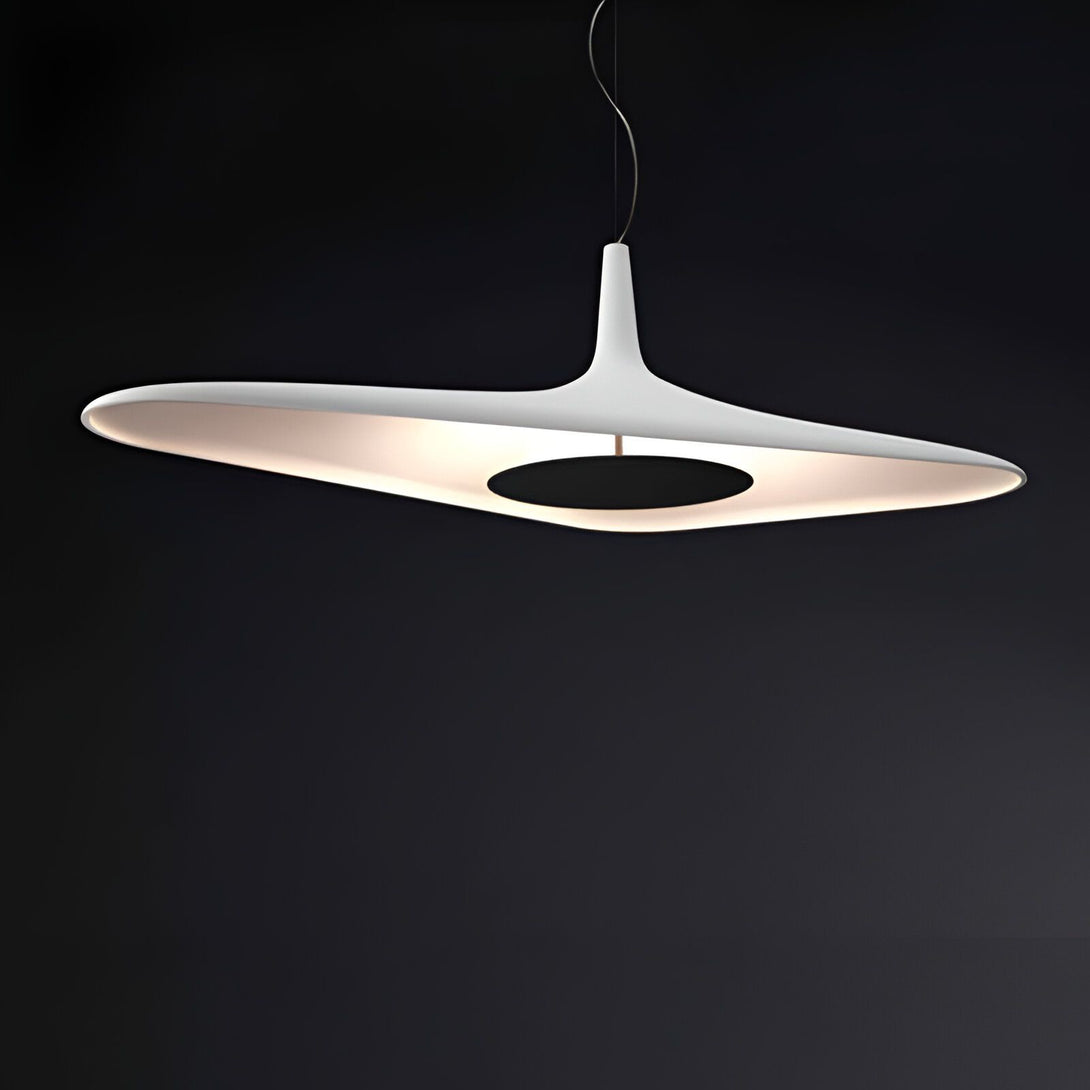 Une image d'une suspension blanche en forme d'aile d'avion. FE-0845784005,FE-6341289162,FE-2159944122,FE-9984768821,