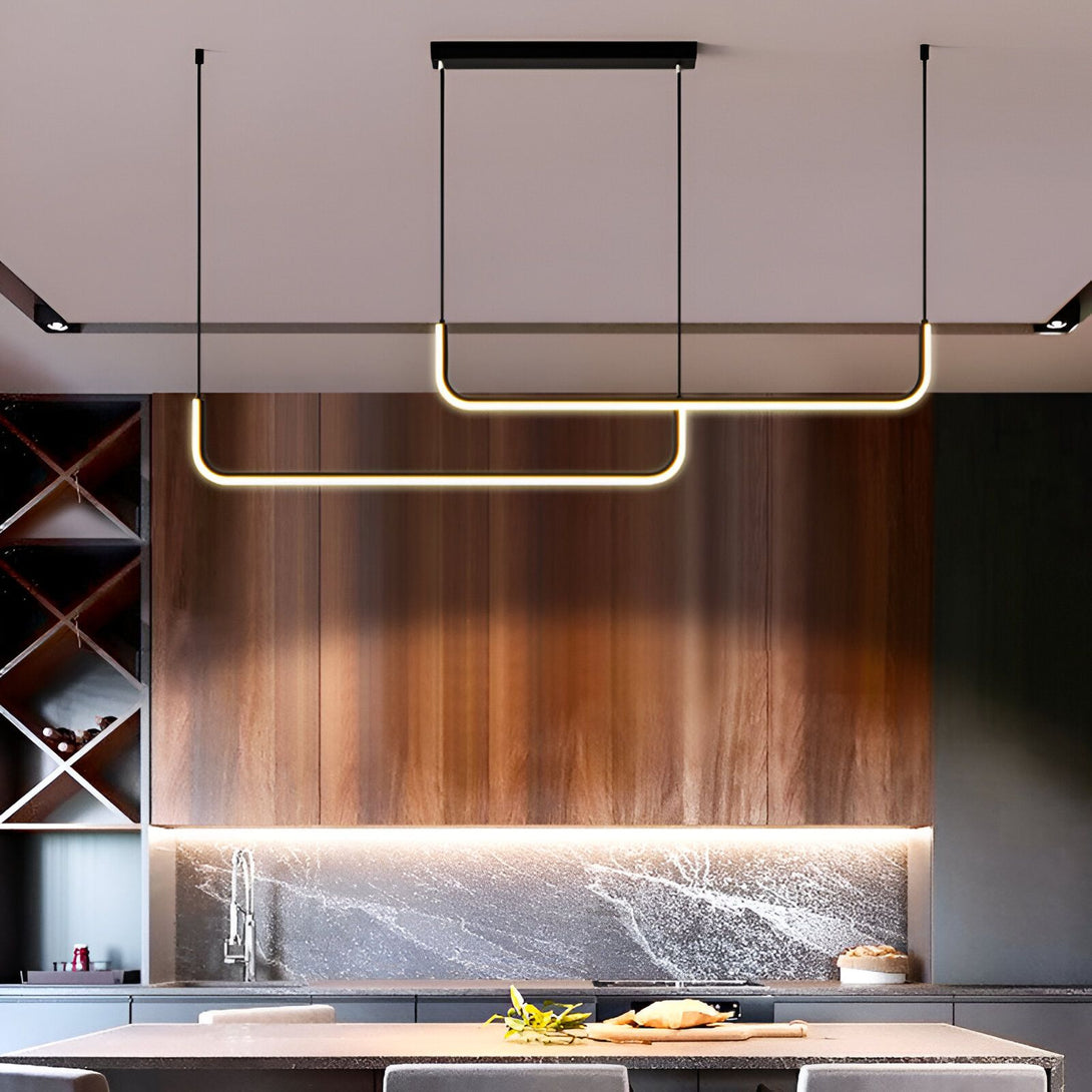 Une image d'une suspension noire avec des lumières LED intégrée. La suspension est de forme rectangulaire et est suspendue au plafond par deux câbles. CU-6987275459,CU-2256173763,CU-8965480825,CU-2593177039,CU-6967884158,CU-8028259170,CU-425617155X,CU-8536488247,CU-0217384609,CU-6824179981,CU-5339287629,CU-8508221142,