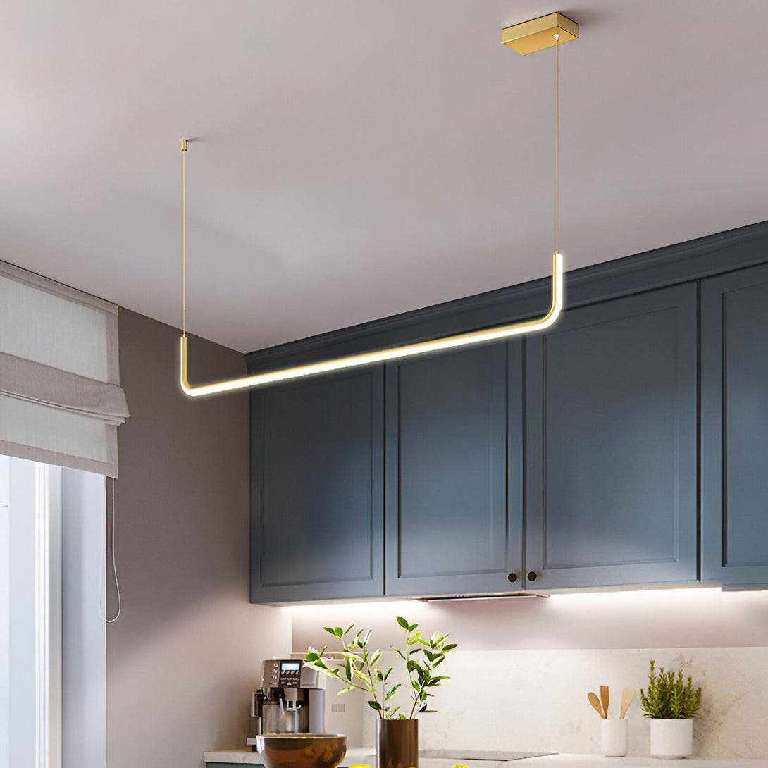 Une image d'une suspension LED en forme de U doré. La suspension est accrochée au plafond et émet une lumière blanche. CU-6987275459,CU-2256173763,CU-8965480825,CU-2593177039,CU-6967884158,CU-8028259170,CU-425617155X,CU-8536488247,CU-0217384609,CU-6824179981,CU-5339287629,CU-8508221142,