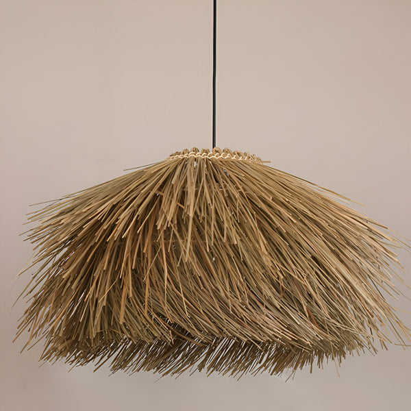 Une suspension en paille tressée de forme conique avec un cordon d'alimentation noir. LE-7019012248,LE-6447122180,LE-8828080094,LE-1530102642,LE-876691163X,LE-3091065766,LE-641121719X,LE-2381559361,LE-734421864X,LE-0865355223,LE-940544624X,LE-0532579674,LE-3435650982,LE-5652309148,LE-3999872918,LE-4390019473,LE-2991673931,LE-301532571X,LE-3560375452,LE-8912833669,