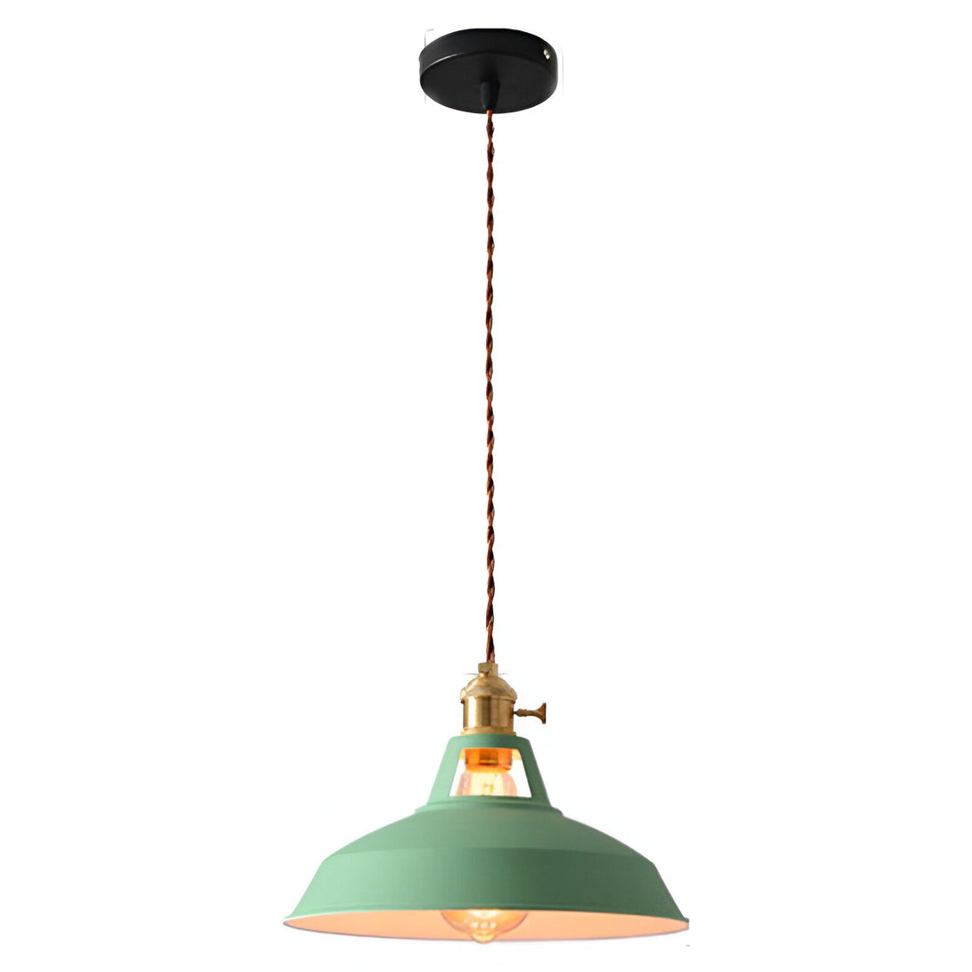 Une lampe suspendue verte avec un cordon en cuivre et une douille en laiton. FA-089456174X,FA-0854347186,FA-3722436486,FA-9208232328,FA-854769725X,FA-3347333489,FA-9646103529,